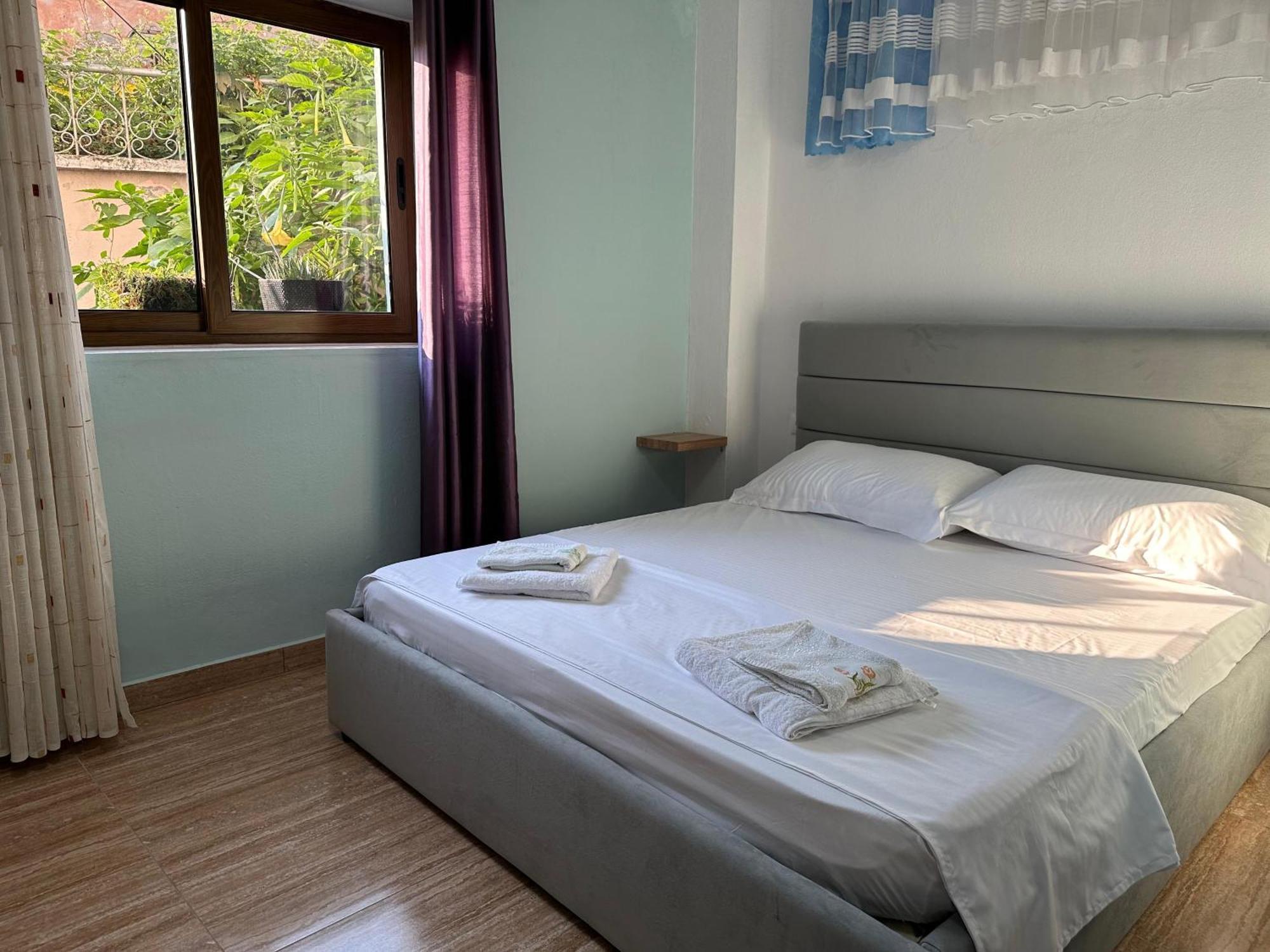 Las Palmas Guesthouse Shkodër Extérieur photo