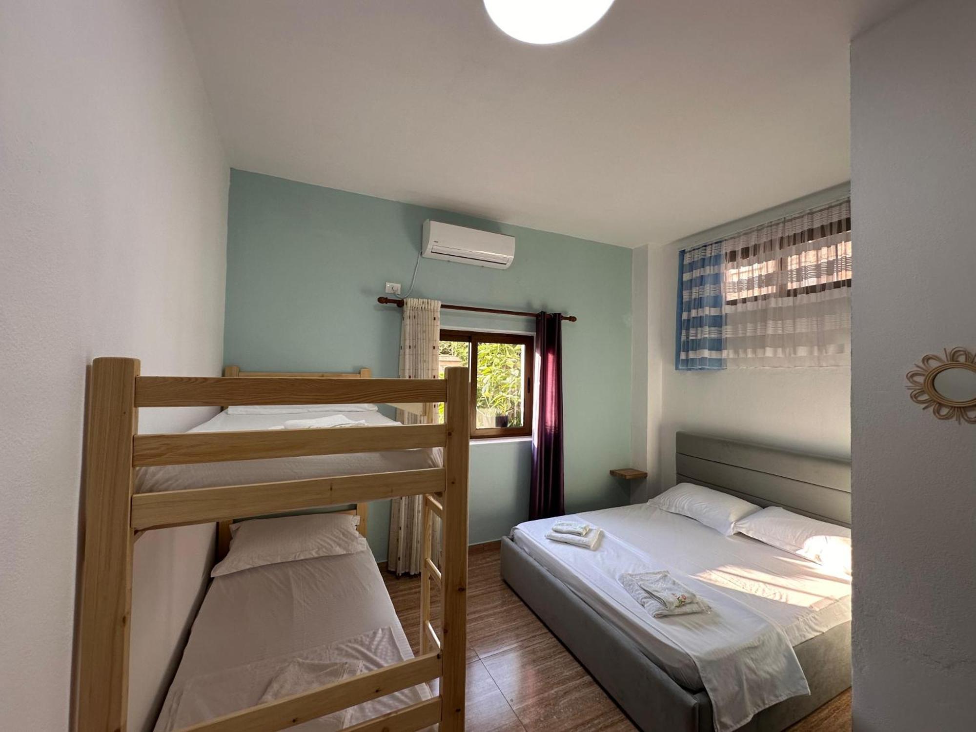 Las Palmas Guesthouse Shkodër Extérieur photo
